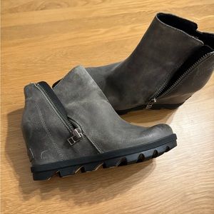 Sorel ankle wedge. Color gray. Size 6. Good condition.